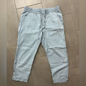 Gap pull on light weight jeans